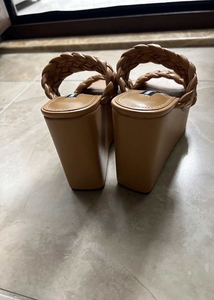 Hiç giyilmedi etiketleri duruyor - Görsel 3