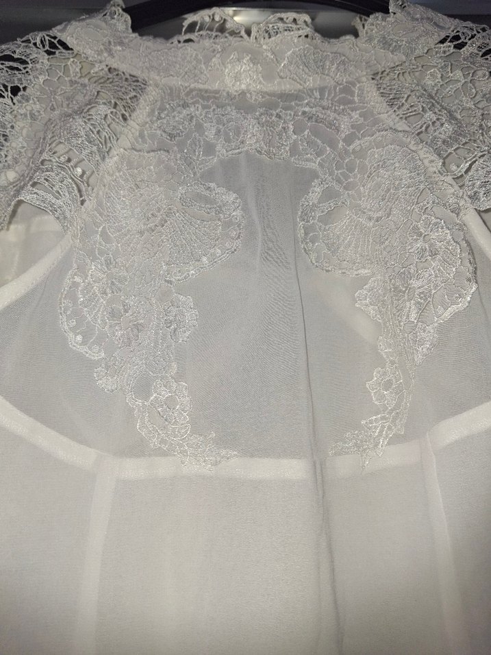 Dantel Detaylı V Yaka Beyaz Bluz - Görsel 3