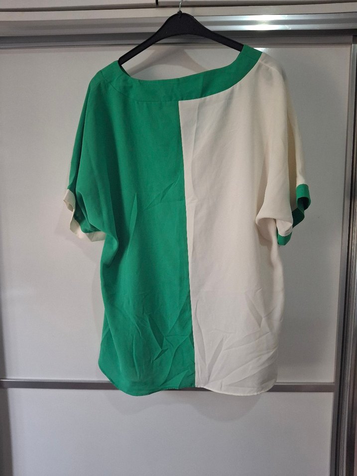 Yeşil-Beyaz V Yakalı Düğmeli Kadın Bluz - Görsel 2