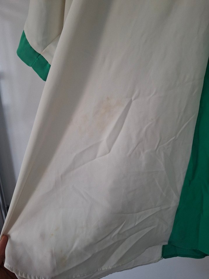 Yeşil-Beyaz V Yakalı Düğmeli Kadın Bluz - Görsel 4