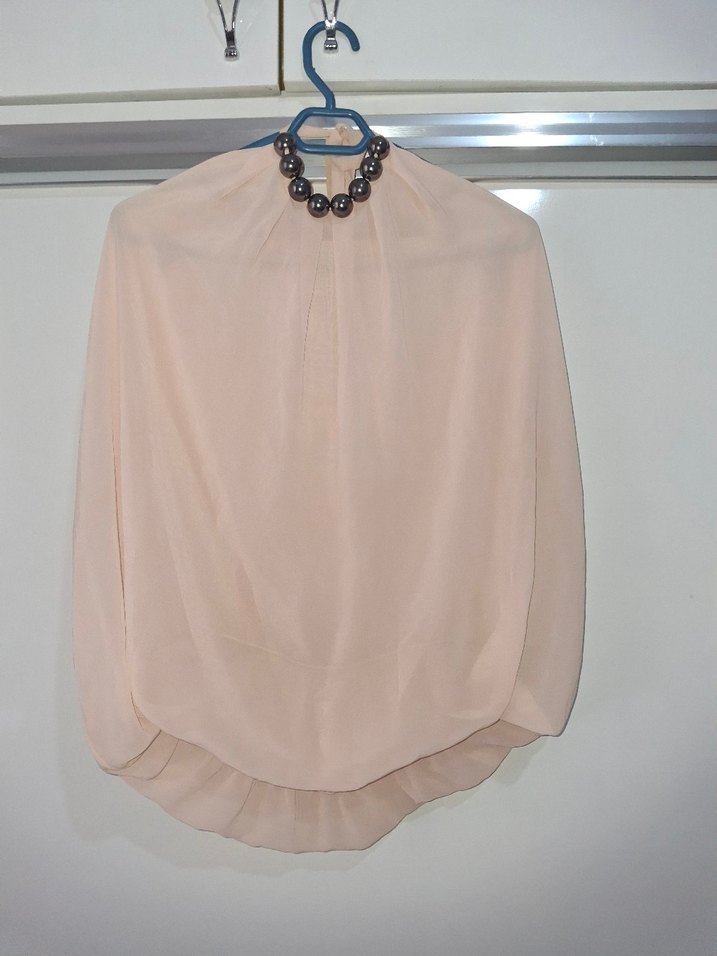 Drapeli pudra renk boyundan bağlamalı bluz - Görsel 3