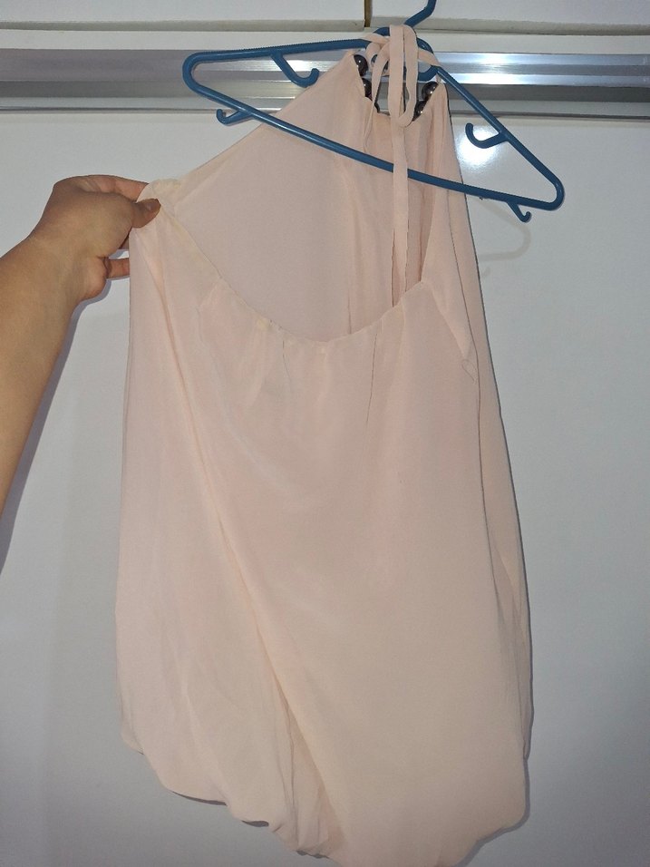 Drapeli pudra renk boyundan bağlamalı bluz - Görsel 4