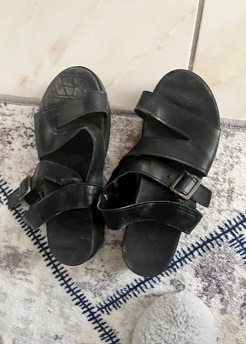 Siyah Kadın Dolgu Topuklu Tokalı Sandalet