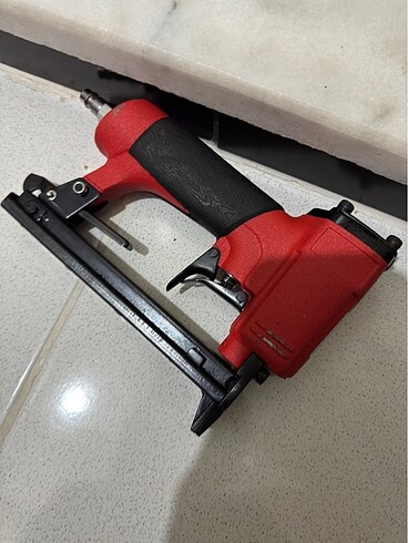 Beden Havalı Zımba Tabancası