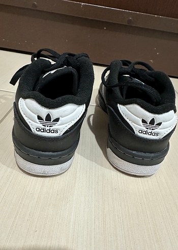 33 Beden siyah Renk Adidas Siyah Basketbol Ayakkabısı Velcro