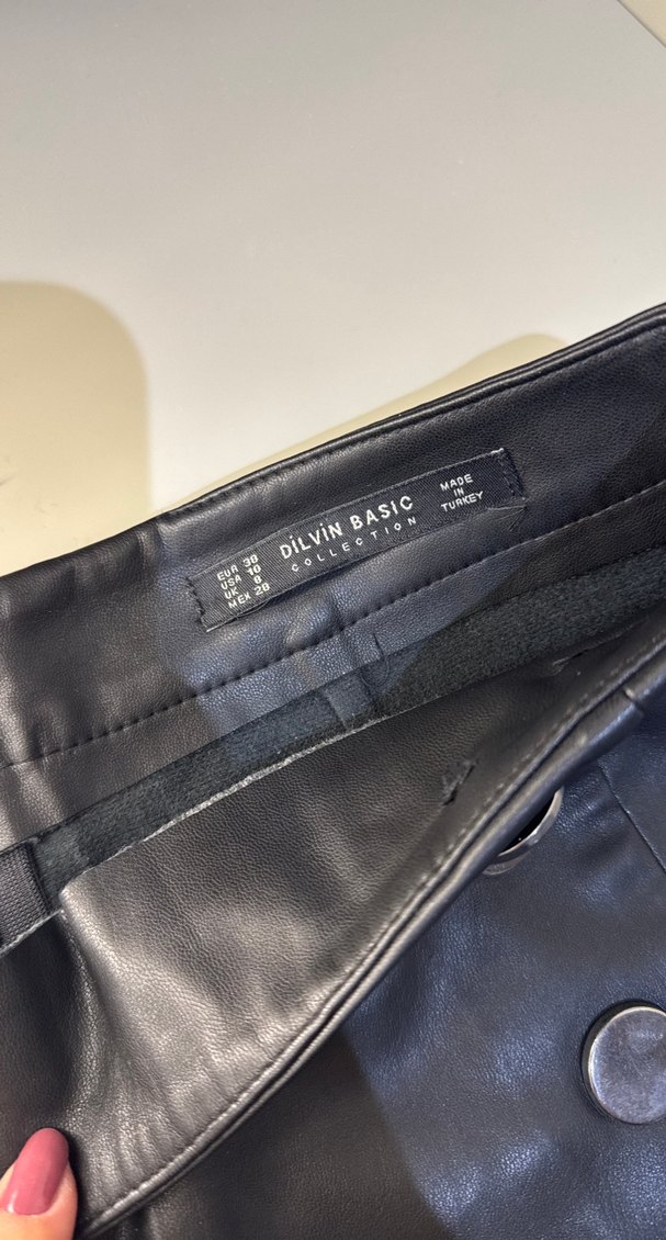 Düğmeli Siyah Deri Midi Etek - Görsel 3