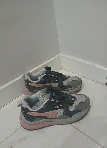 Sneaker