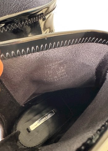 38 Beden siyah Renk Bershka Siyah Parlak Topuklu Bot