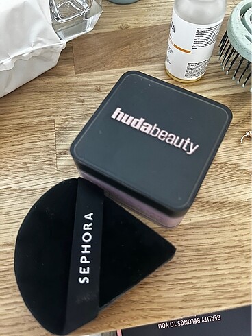 Huda Beauty Huda pembe pudra büyük boy