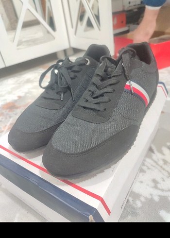 iki adet orjinal Tommy Hilfiger ayakkabı 42 no - Görsel 2