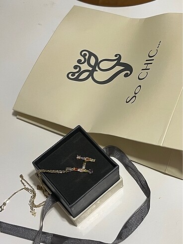 So chic harf kolye