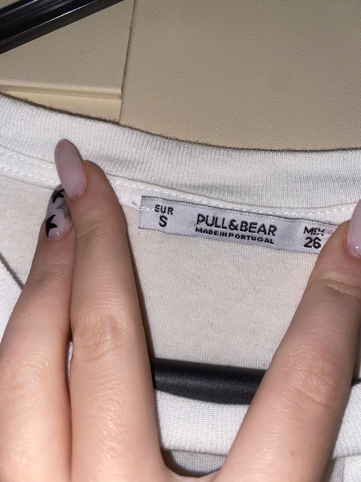 Beyaz Bağcıklı Yırtmaçlı Baskılı Tişört - Görsel 3