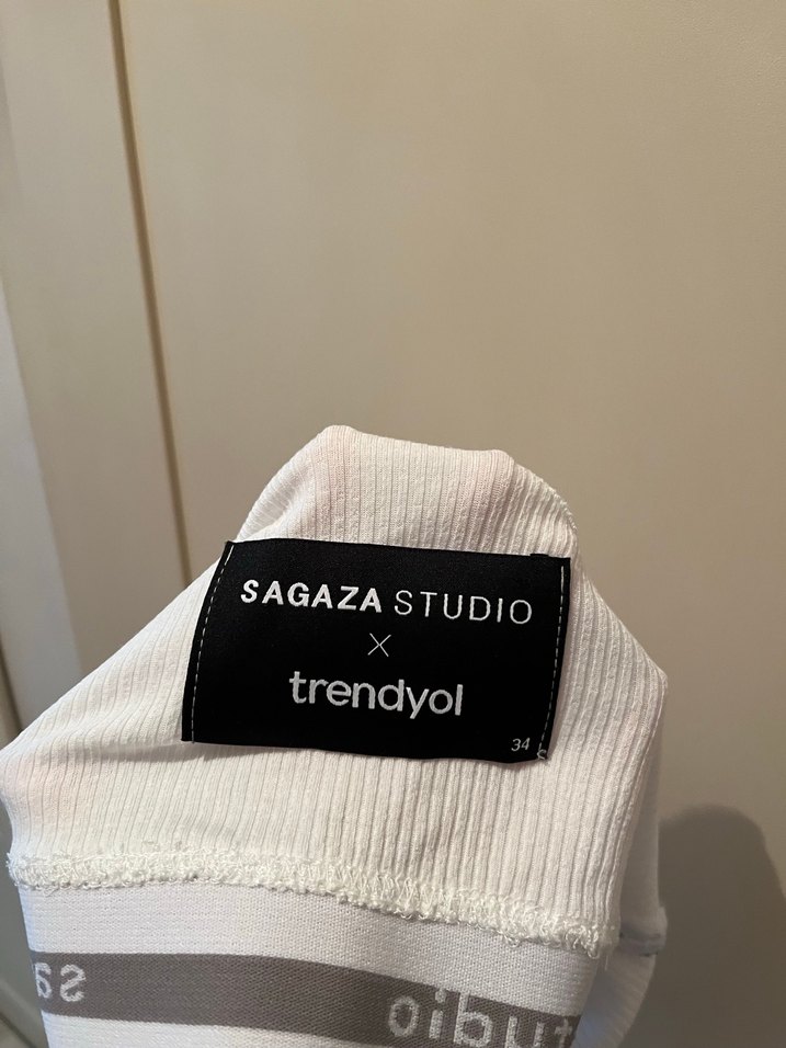 Beyaz halter yaka Crop - Görsel 4