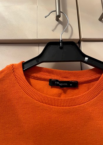 Turuncu Kısa Kollu Crop Top - Görsel 3