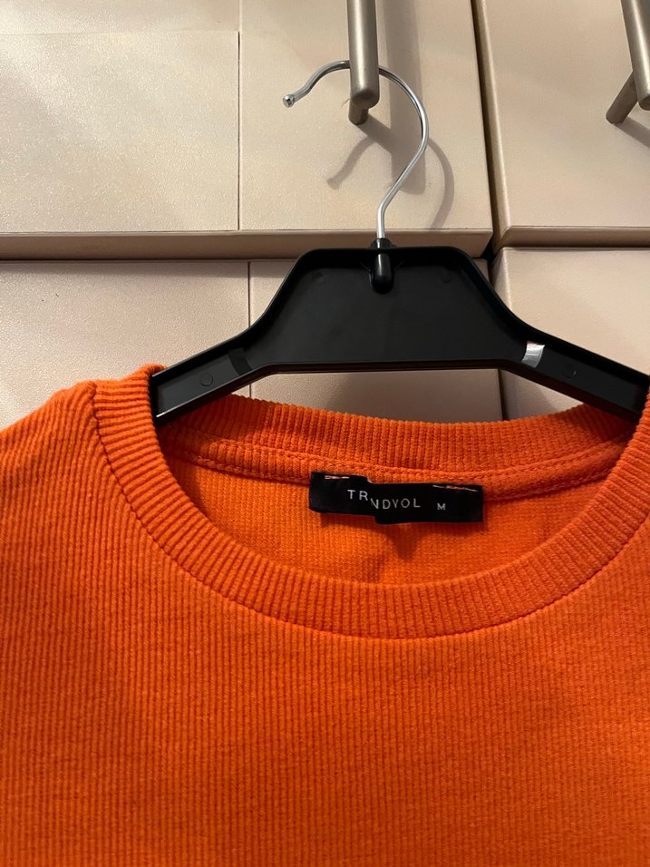 Turuncu Kısa Kollu Crop Top - Görsel 3