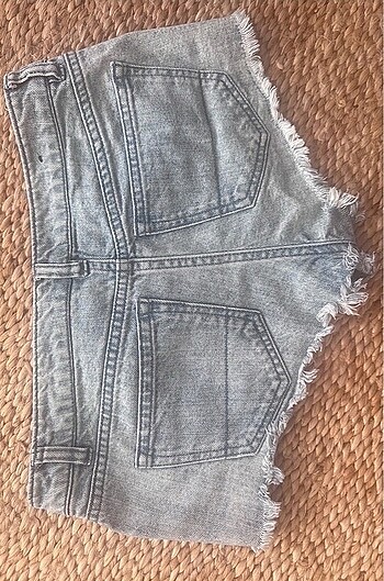 xs Beden H&M işlemeli şort xs