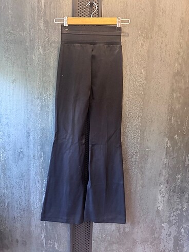 xs Beden siyah Renk Calzedonia xs İspanyol paça pantolon