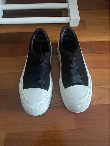 Alexander McQueen Sneaker