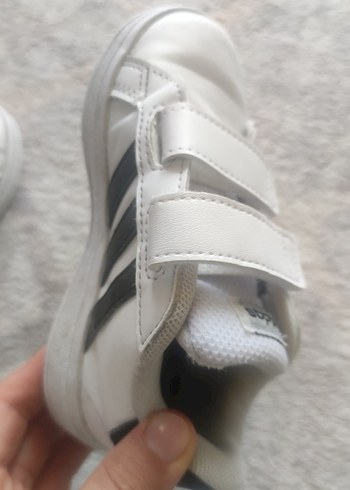 24 Beden beyaz Renk Beyaz Adidas Erkek Çocuk Spor Ayakkabı