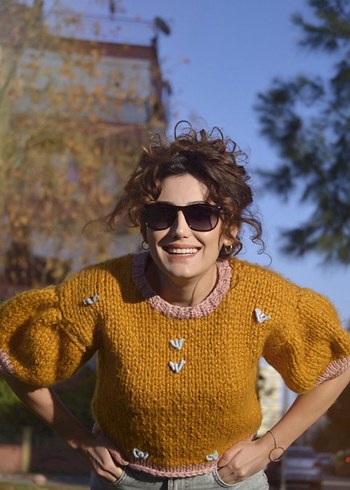 Kadın Sarı Nakışlı Kısa Triko Kazak - Görsel 2