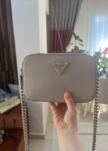 Orjinal GUESS Kadın Zincir Askılı Çapraz Çanta