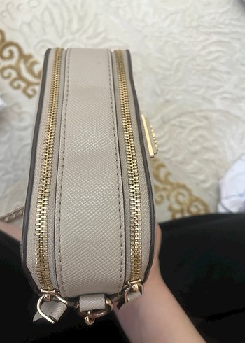 Beden gri Renk Orjinal GUESS Kadın Zincir Askılı Çapraz Çanta