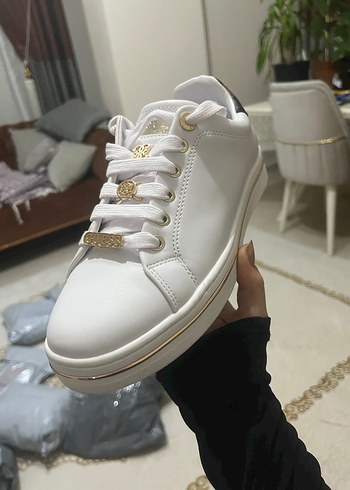 Orjinal guess ayakkabı sadece mağazada denendi