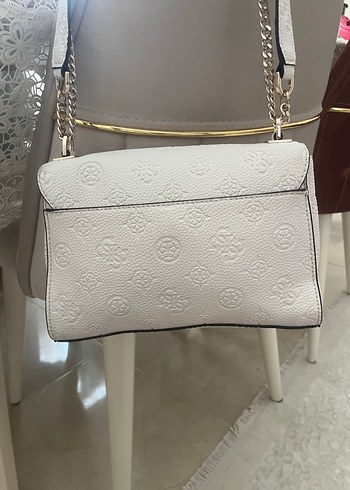 Beyaz Zincir Detaylı Orjinal guess çanta