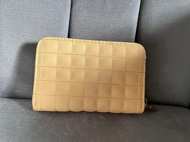 Beden sarı Renk Orjinal guess cüzdan