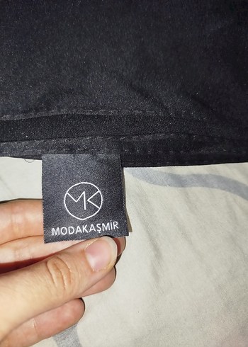 Beden siyah Renk Modakaşmir saten şal.