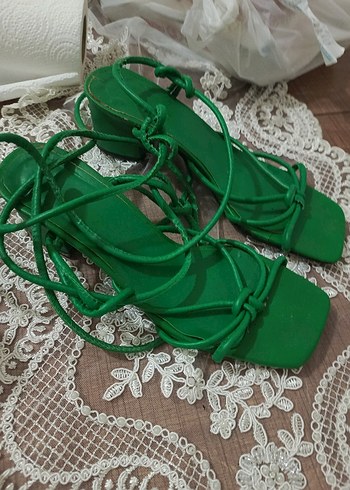 Yeşil Bağcıklı Stiletto Sandalet