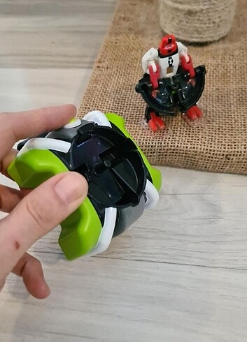 Beden Ben 10 Omni transform ve ikili figur