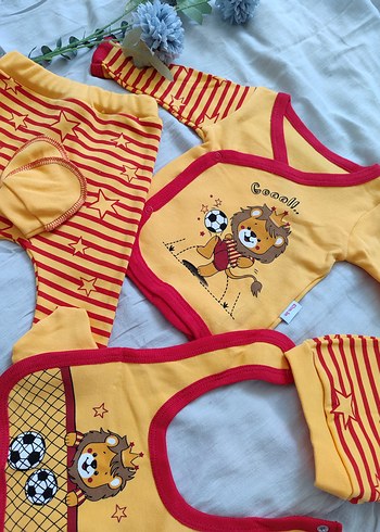 Sarı Renkli Aslan Baskılı Bebek Hastane Kıyafeti - Görsel 3