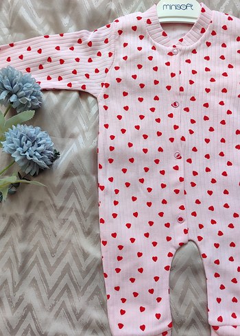 Uzun Kollu Pembe Kalp Desenli Bebek Tulumu - Görsel 3