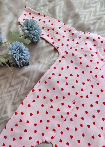 Uzun Kollu Pembe Kalp Desenli Bebek Tulumu - Görsel 4