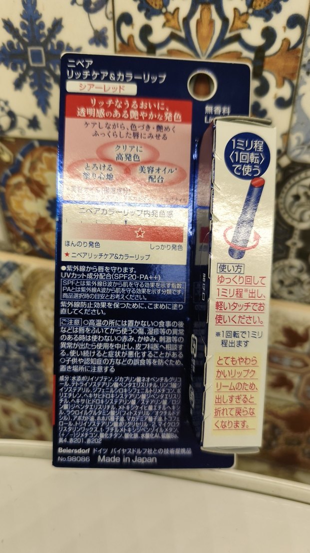 NIVEA Sheer Red Renkli Dudak Balmı - Görsel 3