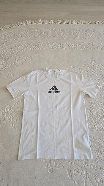 Adidas Logolu Tişört