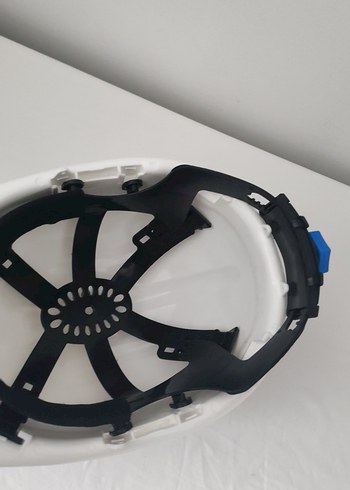 Beyaz Plastik Motosiklet Kaskı - Görsel 8