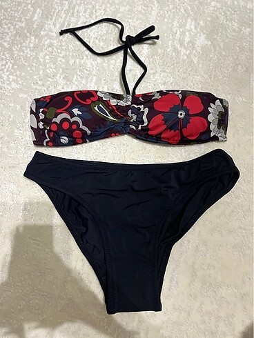 Çiçek desenli bikini takımı