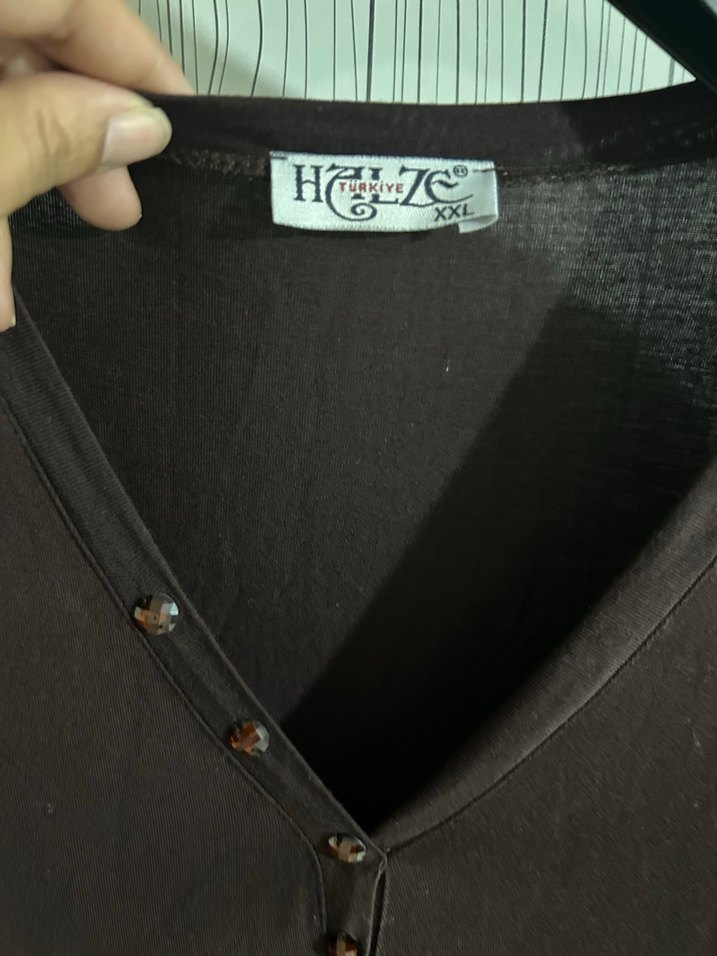 Düğmeli V Yaka XXL Kahverengi Uzun Elbise - Görsel 2