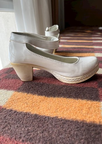 Kız Çocuk Beyaz Fırfırlı Topuklu Ayakkabı - Görsel 3