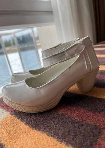 Kız Çocuk Beyaz Fırfırlı Topuklu Ayakkabı - Görsel 2