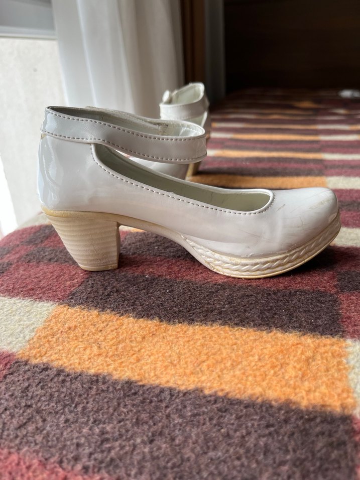 Kız Çocuk Beyaz Fırfırlı Topuklu Ayakkabı - Görsel 3