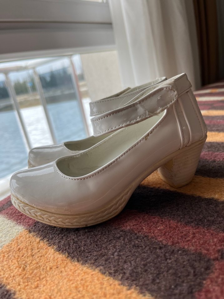 Kız Çocuk Beyaz Fırfırlı Topuklu Ayakkabı - Görsel 2