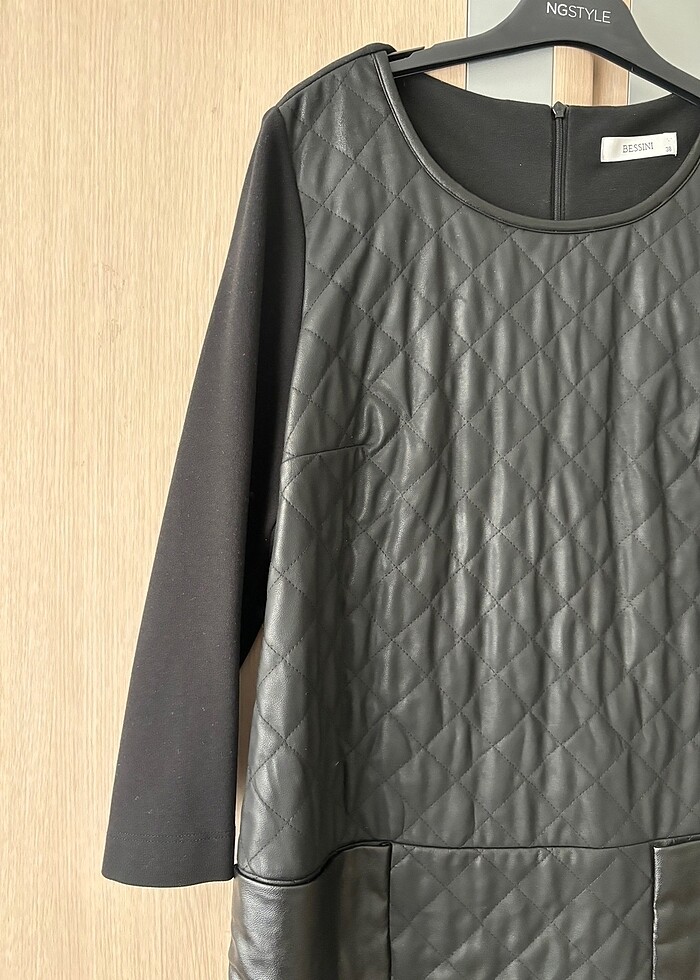 Deri detaylı elbise - Görsel 3