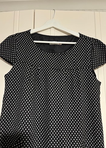 Kısa Kollu Puantiyeli Siyah Midi Elbise - Görsel 2