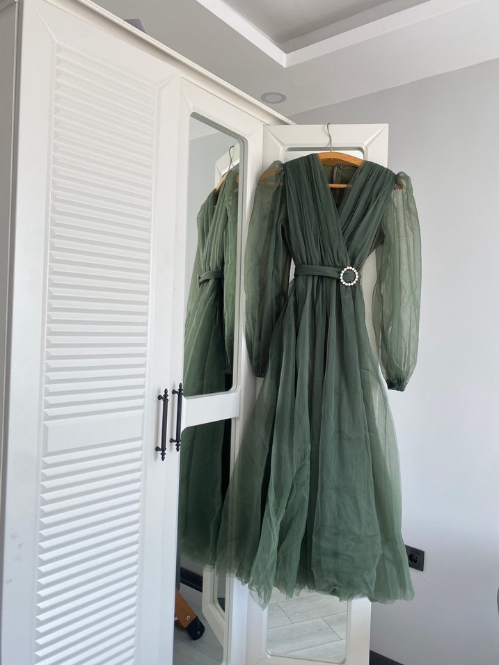 Tuğçe Özkurt Bohem Haki V Yaka Uzun Elbise - Görsel 2