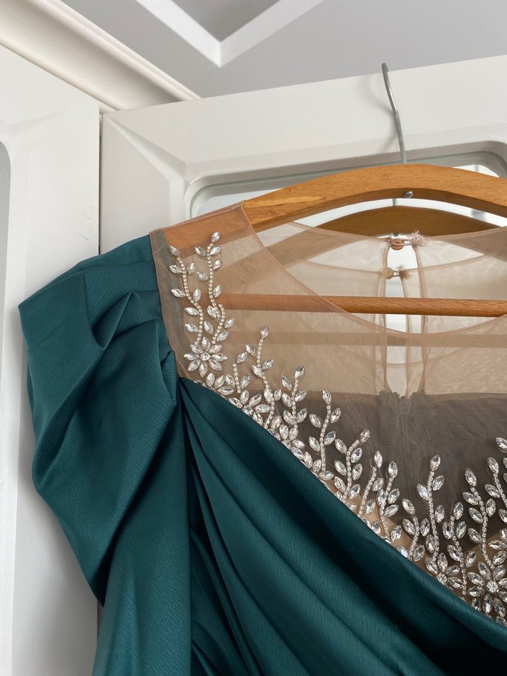 Turkuaz Drapeli İşlemeli Uzun Elbise - Görsel 4