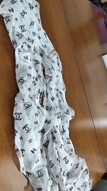 Beden Chanel marka fular