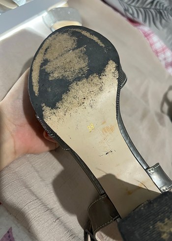 Gri Metalik Tokalı Blok Topuklu Kadın Ayakkabı - Görsel 3